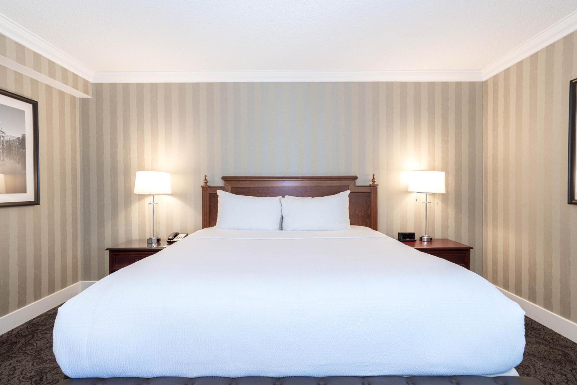 Hotel Sandman Signature Downtown 4*