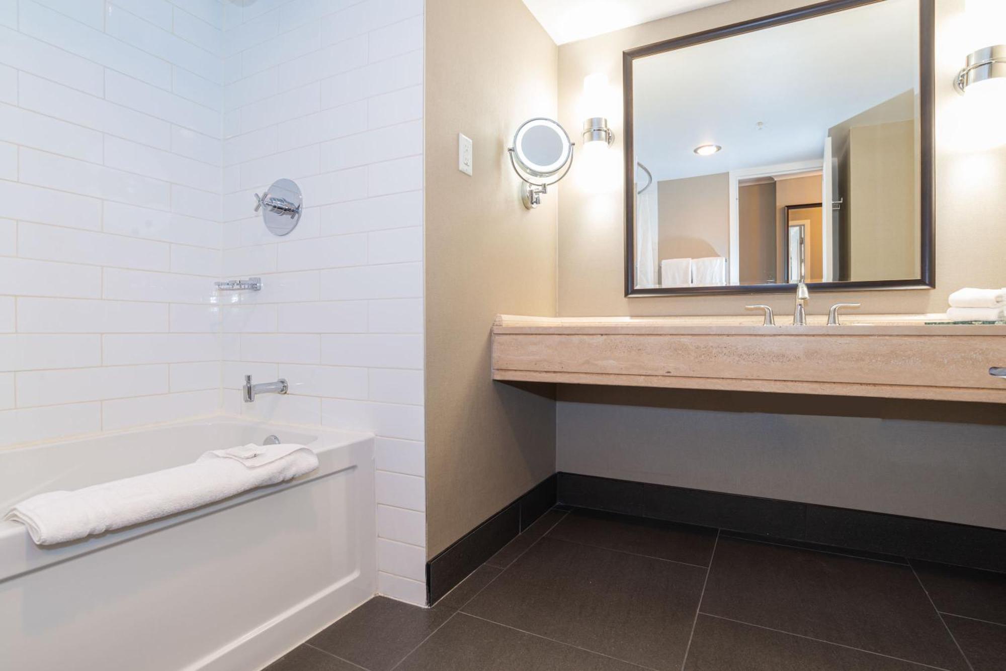 Sandman Signature Downtown Hotel 4*